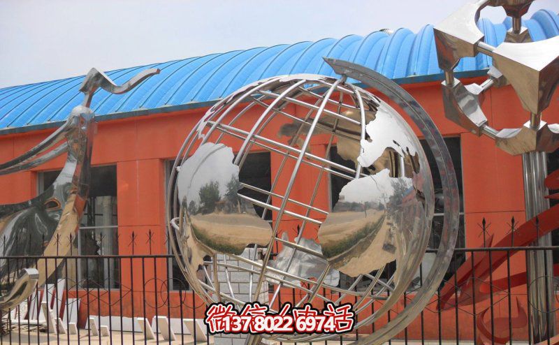 白鋼鏤空地球儀雕塑，為公園增添創(chuàng)意裝飾