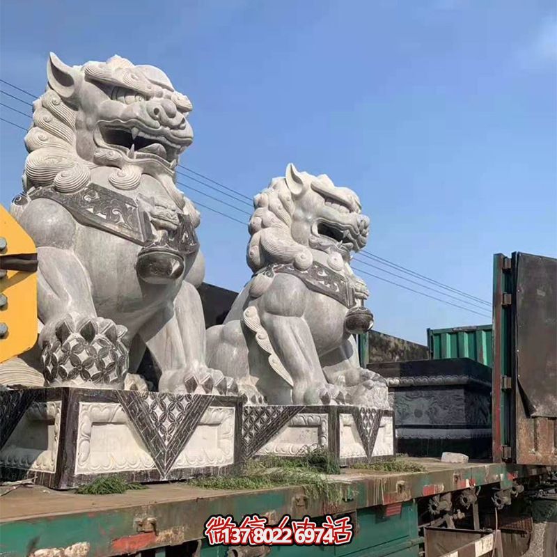 青石制大型仿真獅子雕塑，為鎮(zhèn)宅增添獨(dú)特魅力