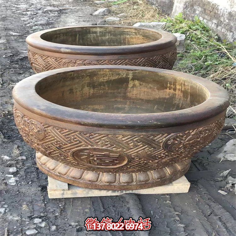 古典庭院魚缸，享受傳統文化的視覺盛宴