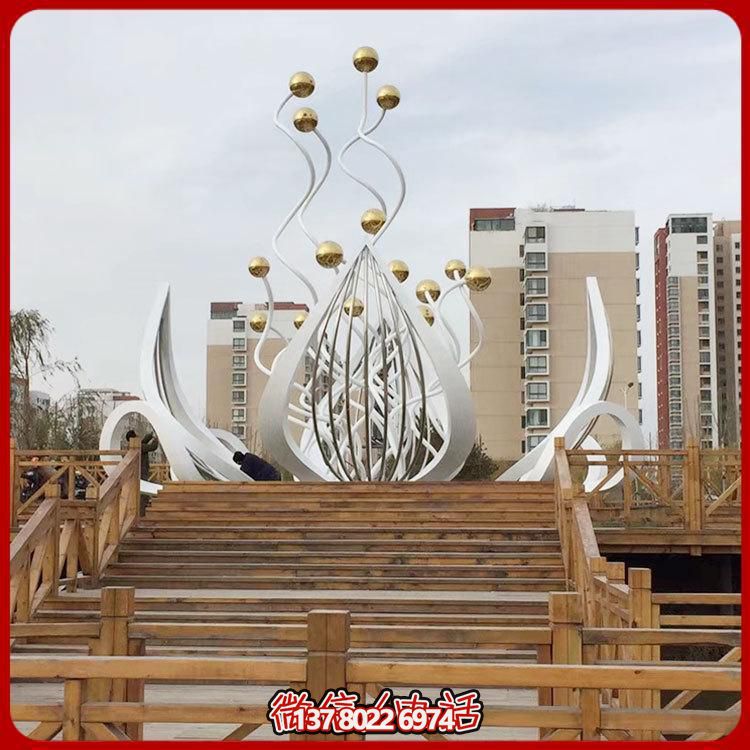 大型不銹鋼荷花雕塑，點綴美麗的景觀花園