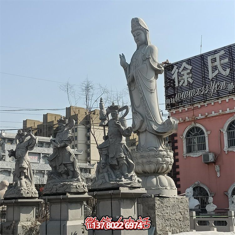 精美關(guān)公、佛像和石獅子雕刻，青石裝點(diǎn)美化廣場(chǎng)