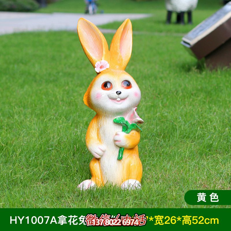 黃色樹脂兔子雕塑，室內(nèi)擺放只有一個