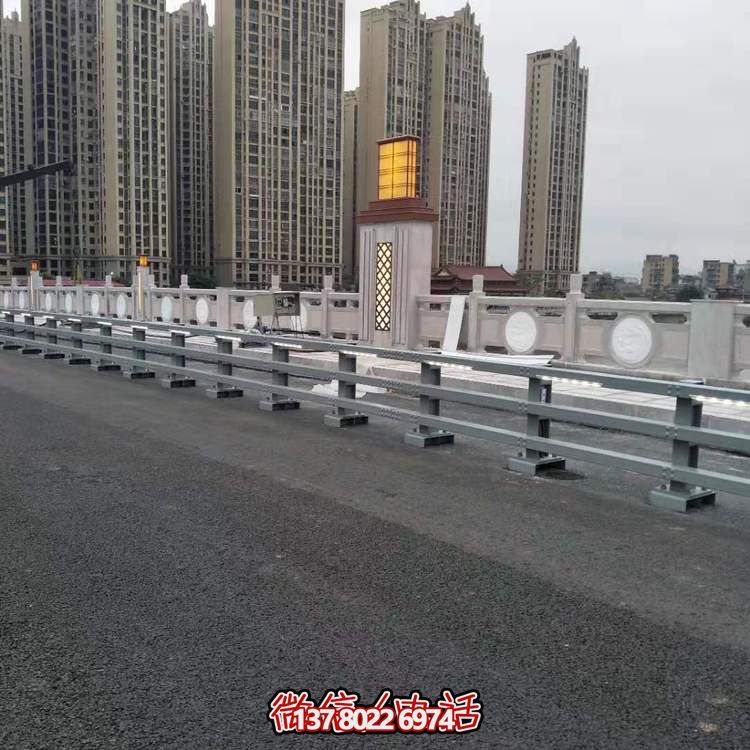 大理石護欄雕塑，為街道景觀帶來精美絕倫