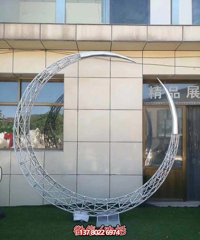 精致月亮雕塑，為您的別墅庭院增添美感