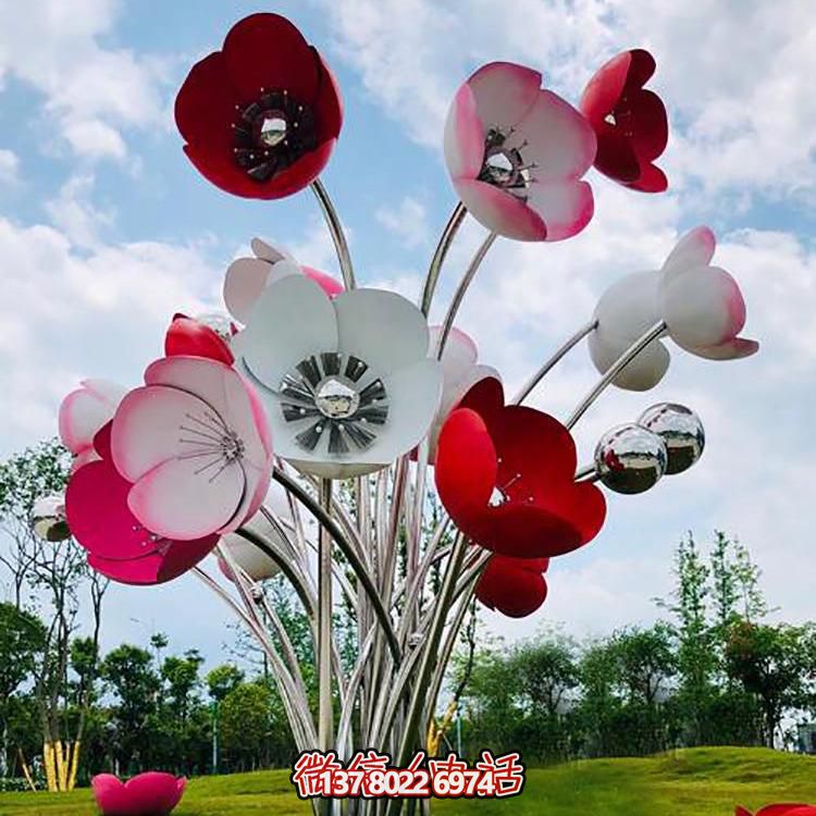 不銹鋼彩繪大型花朵雕塑，為景區(qū)廣場增添色彩