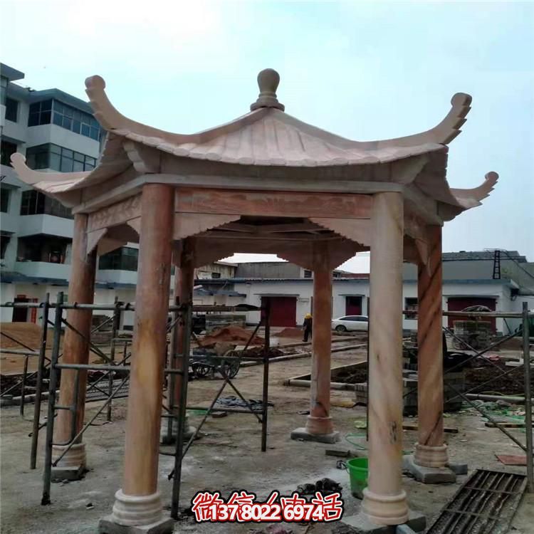 仿古涼亭，盡情欣賞晚霞染紅的美景