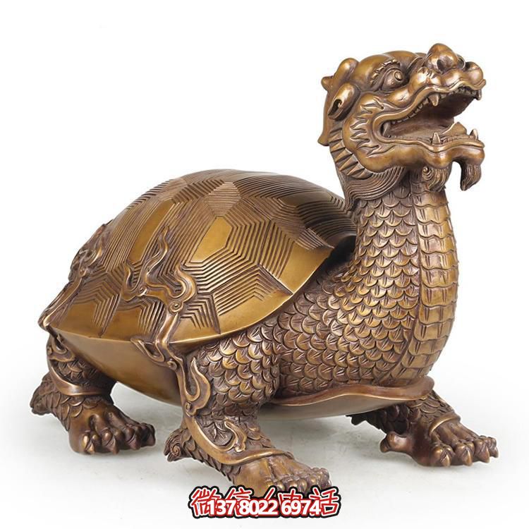 巨型銅雕龍龜雕塑，拙樸寺廟裝點