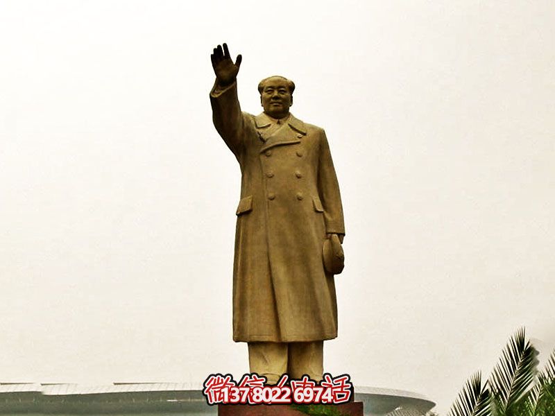 毛澤東偉人銅雕揮手，宣揚偉大精神！