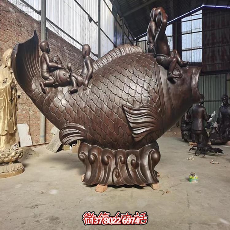 玻璃鋼仿銅鯉魚(yú)水景雕塑
