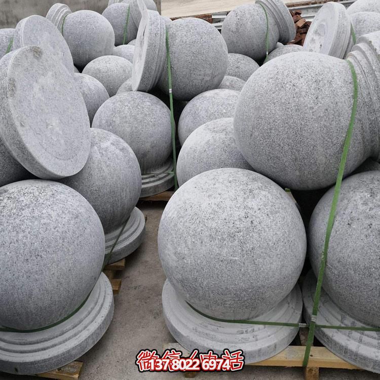 精美石雕車阻，點(diǎn)綴公園美景