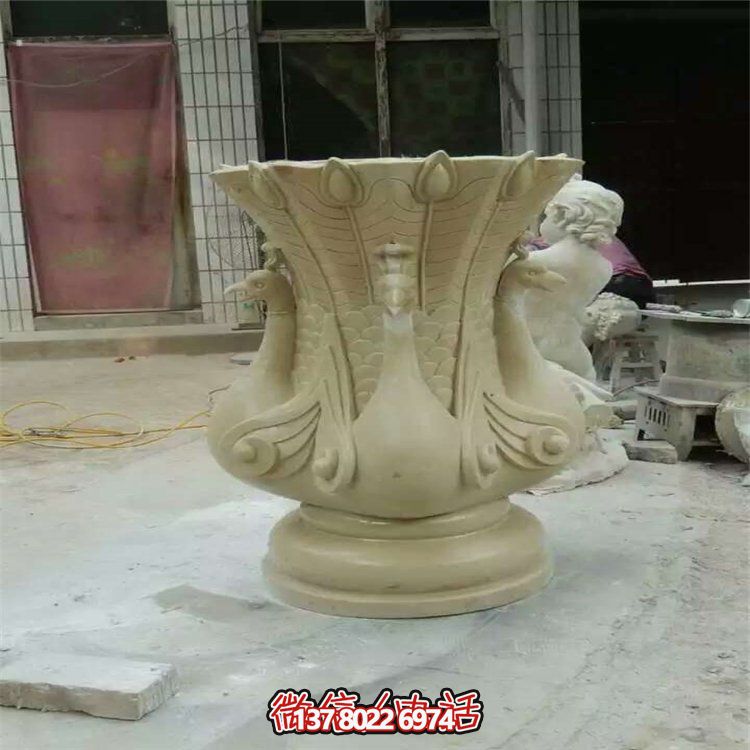 石雕孔雀歐式花盆，讓你的小區(qū)別墅園林更添精致