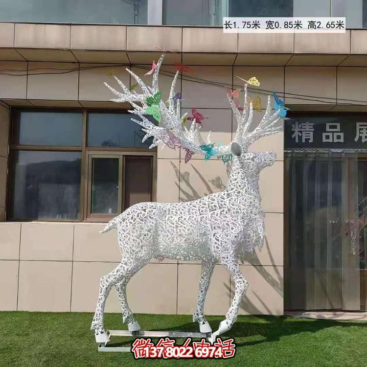 不銹鋼鹿角鏤空梅花亮化雕塑，為景觀廣場(chǎng)擺放