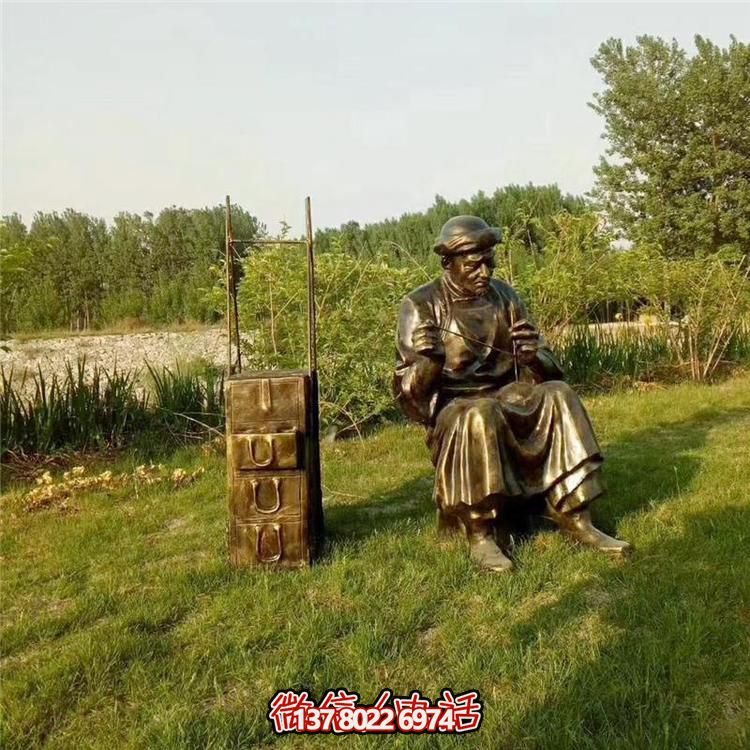 藝術(shù)精美的銅雕人物雕塑，點(diǎn)綴美麗的戶外園林景觀