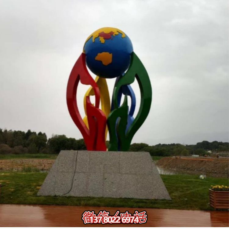 大型不銹鋼彩繪噴漆雕塑，為景區景觀廣場增色