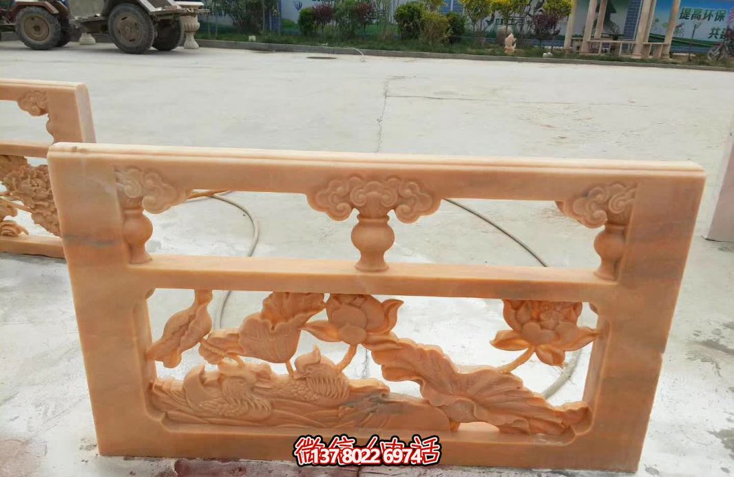 紅色浮雕護(hù)欄,點(diǎn)綴陽臺庭院裝飾 紅色浮雕護(hù)欄,點(diǎn)綴陽臺庭院裝飾