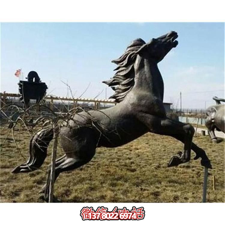 大型銅雕塑，為園林廣場擺放奔跑馬