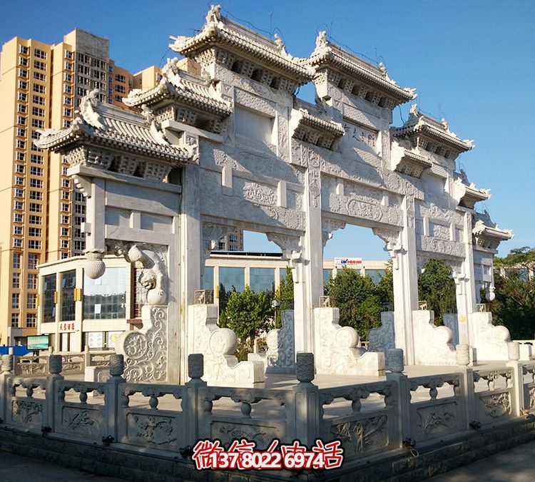 精美石雕牌坊,給城市的小區增添了一抹精致的文化氣息 精美石雕牌坊,給城市的小區增添了一抹精致的文化氣息