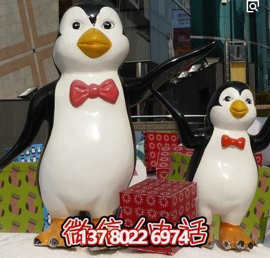 企鵝彩繪玻璃鋼雕塑，用美觀大方的藝術品裝點商場