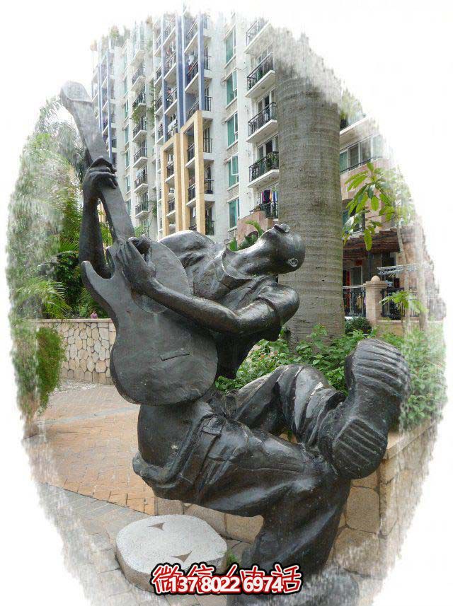 小區(qū)彈吉他的抽象人物景觀雕塑彈雕塑