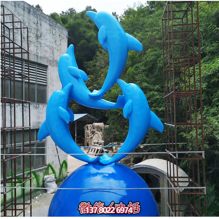 景區(qū)四只球上表演的藍(lán)色不銹鋼海豚雕塑 景區(qū)四只球上表演的藍(lán)色不銹鋼海豚雕塑