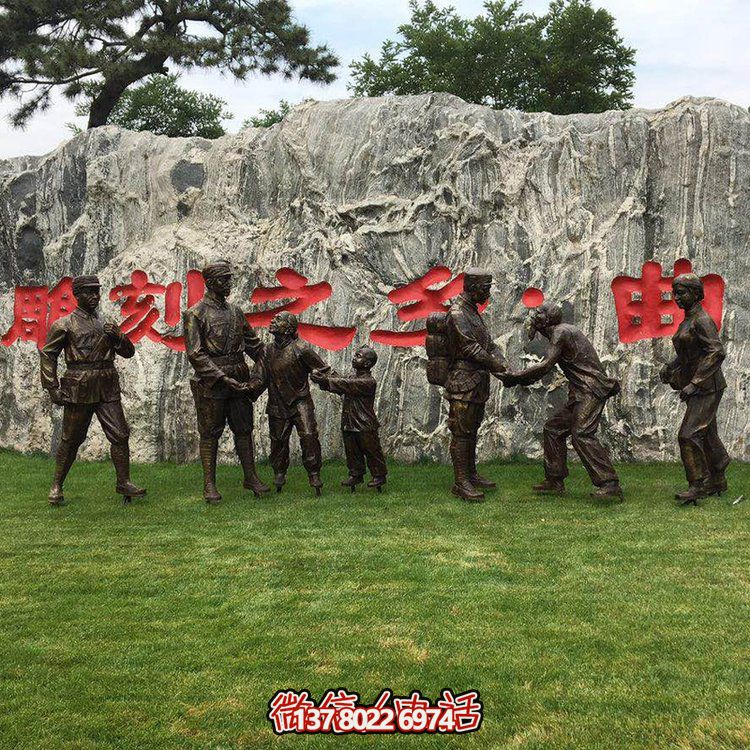 玻璃鋼仿銅人物，八路軍和鄉親握手的景觀擺件